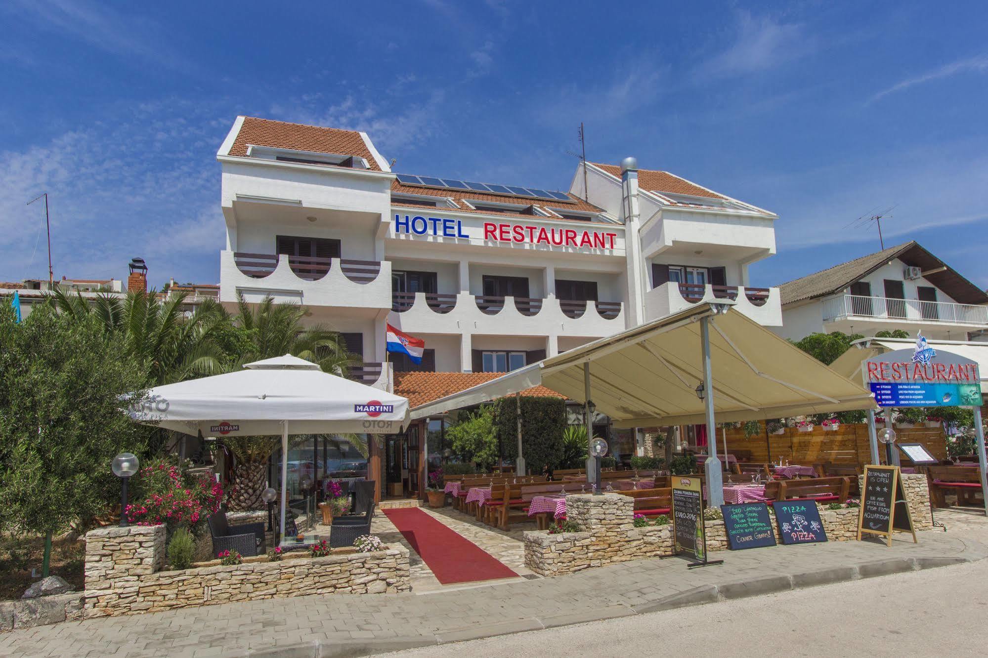 Hotel Plava Laguna Tisno Exterior foto